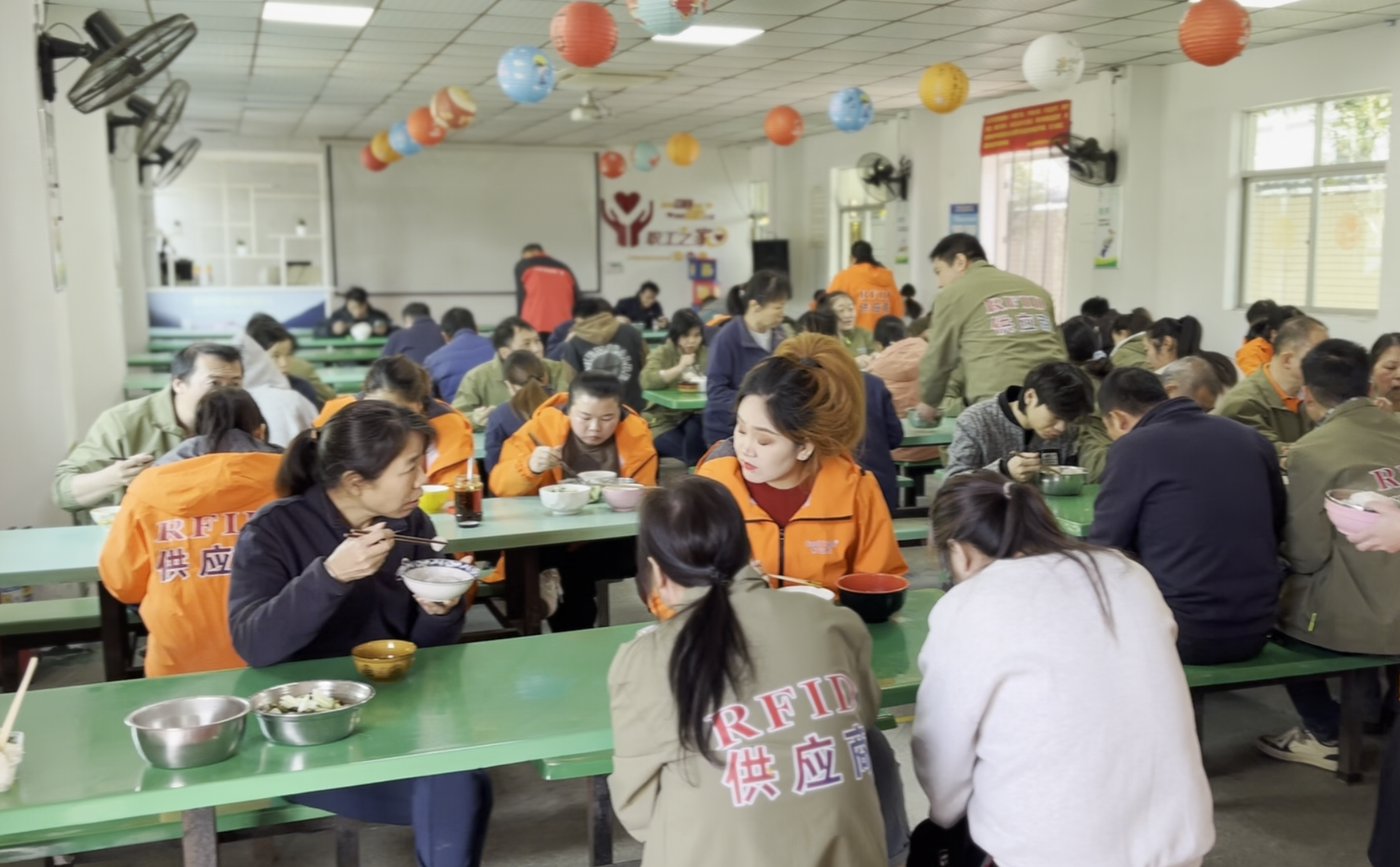 冬至大如年 人間小團圓｜卡立方集團NFC智能卡工廠暖心餃子宴，情暖歲末時光
