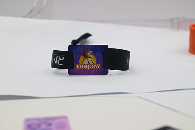 專業(yè)校園卡制作，磁條卡制作，貨發(fā)全國(guó)！