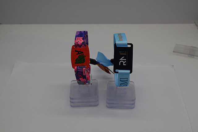 會(huì)員卡的種類是有很多種的，可以根據(jù)它們的材質(zhì)、形狀、用途以及芯片類型來進(jìn)行分類