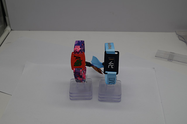 小區(qū)門禁卡怎樣定制并且授權(quán)開(kāi)門呢？