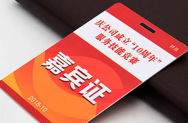 定制IC鑰匙扣腕帶哪家好？卡立方智能腕帶生產(chǎn)廠家您的不二選擇